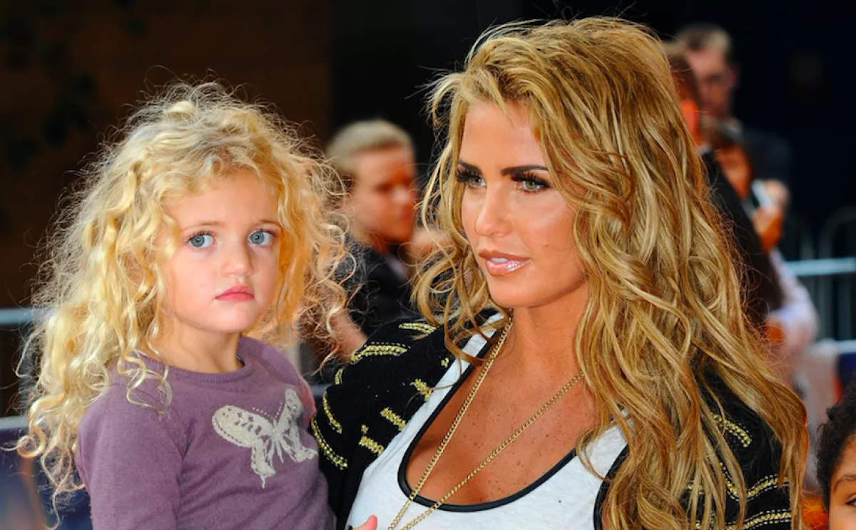 MŰSZEMPILLA, DURVA SMINK: Katie Price a 14 éves lányáról posztolt videót, nekiesett a világ! - Fotók