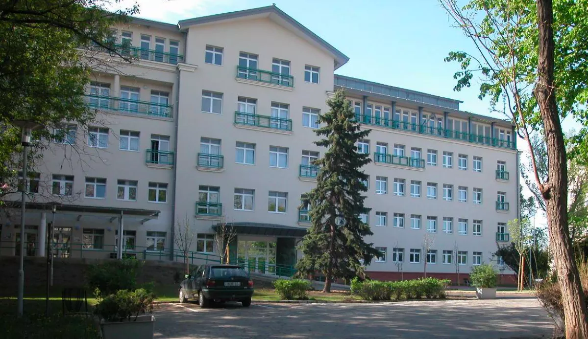 Kimenekítették az embereket a Szent Imre Kórházból