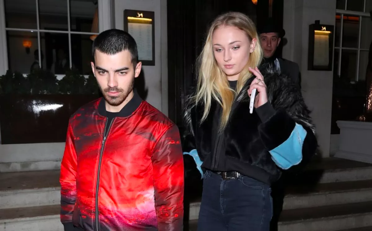 LESIFOTÓK LEPLEZIK LE: Sophie Turner bejelentésére vár a világ... - Fotók