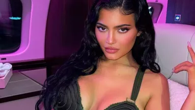 311 milliót költött rá 2 hét alatt - Különös nevet kapott Kylie Jenner fia - Fotók