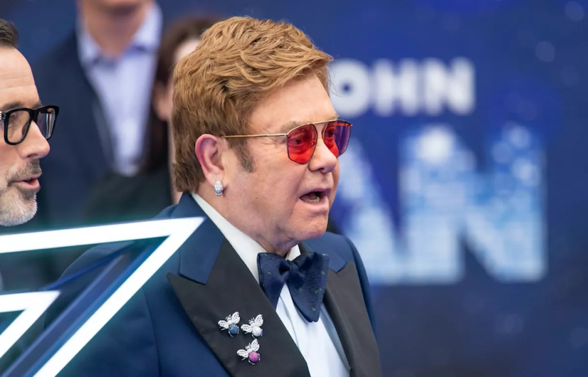Megrázó képek: kis híján lezuhant Elton Johnék gépe