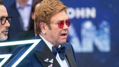 Megrázó képek: kis híján lezuhant Elton Johnék gépe