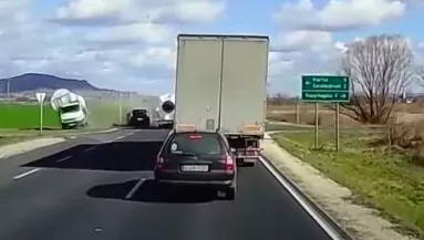 Sokkoló videó a 8-as főúton történt balesetről!