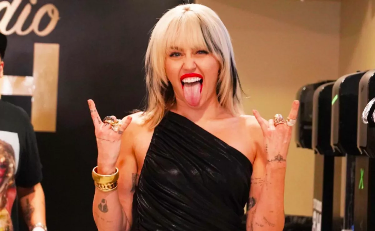 Ezek a lesifotók erősítik meg: ez a 23 éves zenész Miley Cyrus új pasija - Fotók