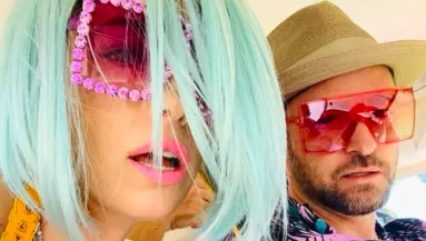 Felismered ezen a képen a sztárpárt?