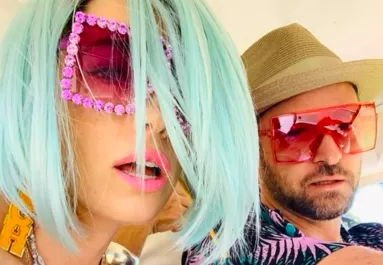 Felismered ezen a képen a sztárpárt?