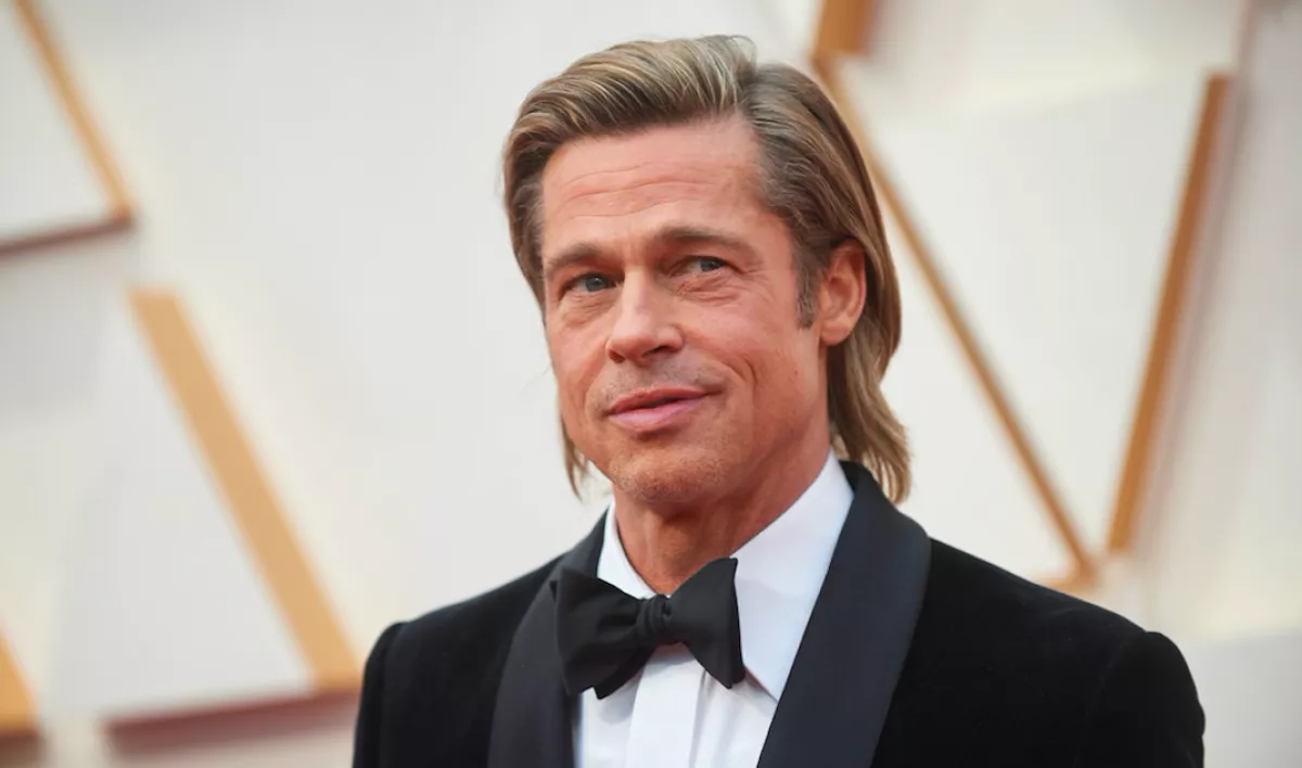 Felrobbantak a híroldalak: Brad Pitt nem akárkivel bújkál Párizsban