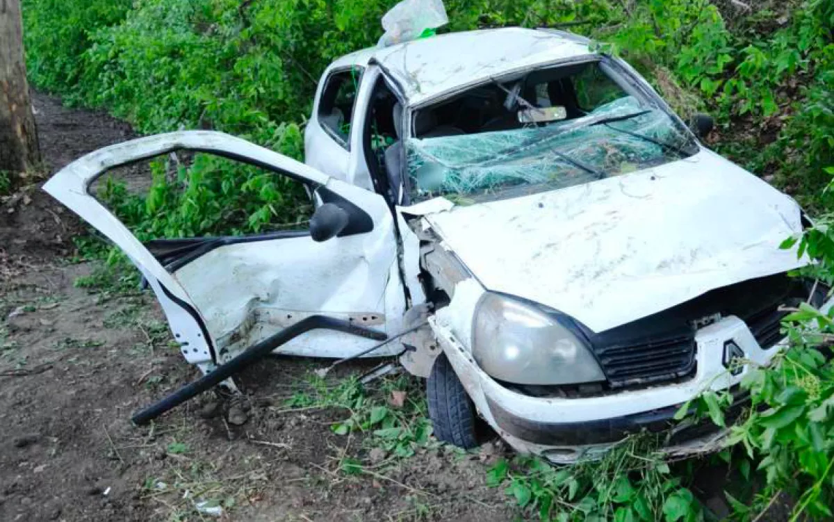 Magára hagyták a kocsiba szorult barátjukat a baleset után a debreceni férfiak