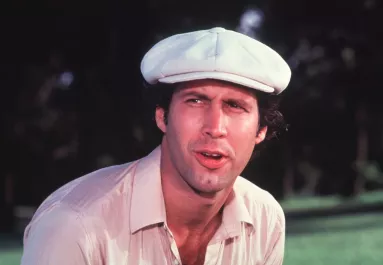 Gyógyíthatatlan betegségét is kifigurázza a 78 éves Chevy Chase - Felismered még? - Videók