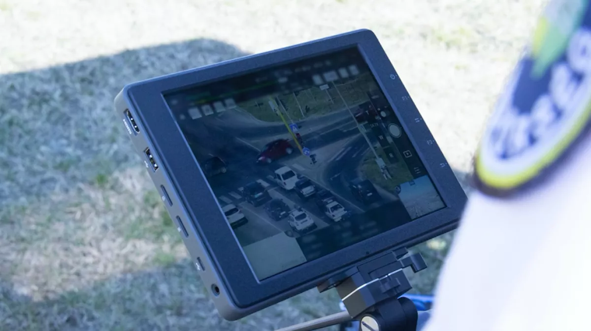 Videó: drónnal ellenőrizték a lámpás kereszteződést a rendőrök - meg is lett az eredménye