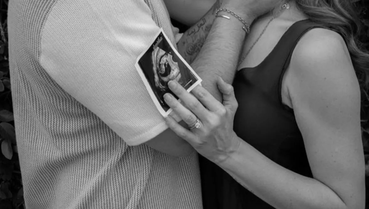 Váratlan bejelentés: első gyermekét várja a gyönyörű színésznő!