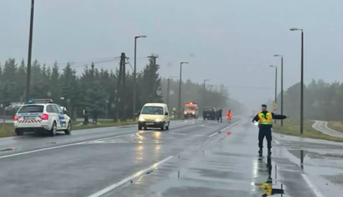 Autók ütköztek a Paksi Atomerőmű bejárójánál - többen megsérültek