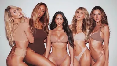 Photoshop baki: világsztárokkal kampányolt Kim Kardashian, dühösek a rajongók - Fotók