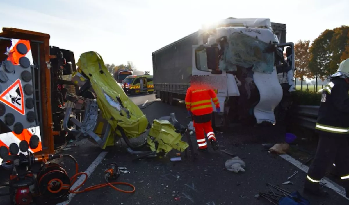 Brutális ütközés! Egy pályamunkás meghalt, három megsérült - friss közleményt adott ki a rendőrség