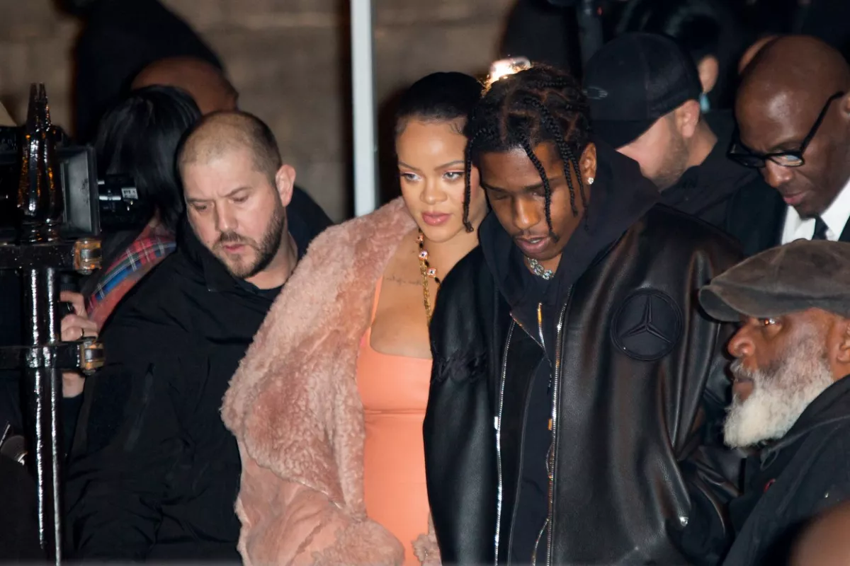 Döbbenet! Letartóztatták Rihanna gyermekének az apját - Ezzel gyanúsítják