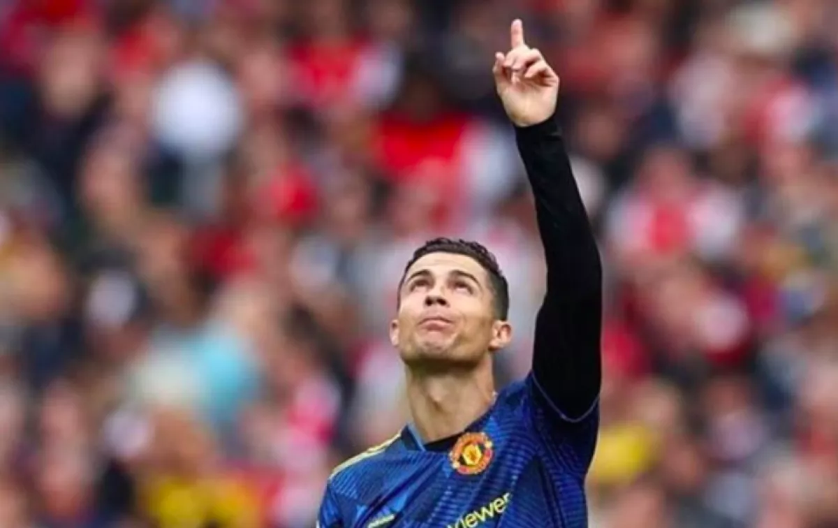 Megható képet osztott meg újszülött lányával Ronaldo