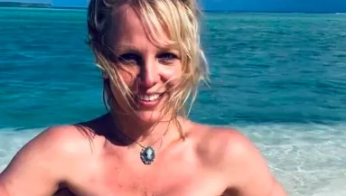 Se bugyi, se más: 12 meztelen kép került a netre Britney Spears-ről - Fotók