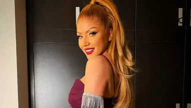 Félmeztelen kép került a netre Tolvai Reniről - egyelőre megnézheted