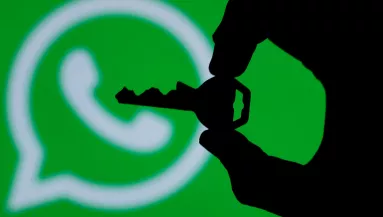 Új átverés terjed a WhatsApp-on - egy 66 éves nénit 13 millió forinttal rövidítették meg