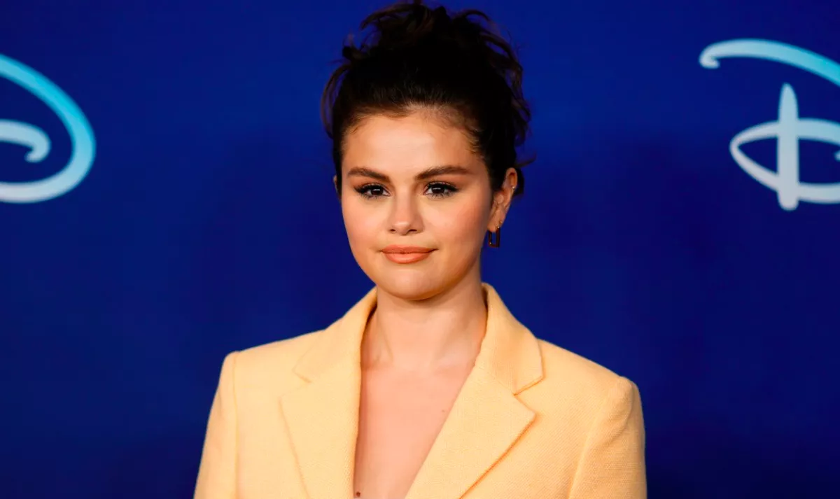 Mi ez a cipő és pocak? - Selena Gomezt senki nem ismeri fel smink nélkül - Fotók