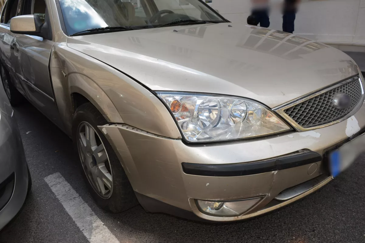 Lopott autóval hajtott mentőnek Tibor és Kálmán, majd elmenekültek - Fotók