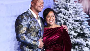 Ezzel a másfél milliárdos villával lepte meg az anyját Dwayne Johnson - Fotók