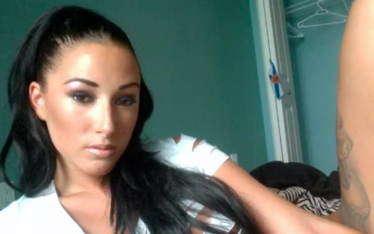 Fotók: 10 kilós mellei miatt dobták ki a repülőről az influenszert - Megszólalt a légitársaság