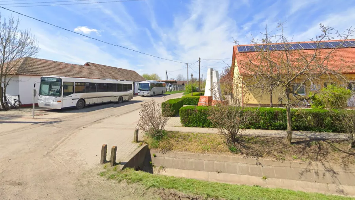 Az életéért küzdenek: 7 órára a forró buszban felejtették a 4 éves Inezt - megszólaltak a szülei