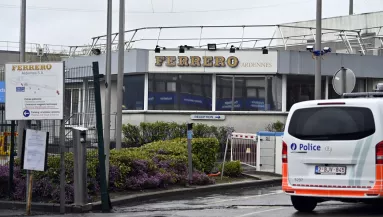 Razzia a Ferrero-nál! - Megdöbbentő dolog derült ki a szalmonella-botránnyal kapcsolatban - Fotók