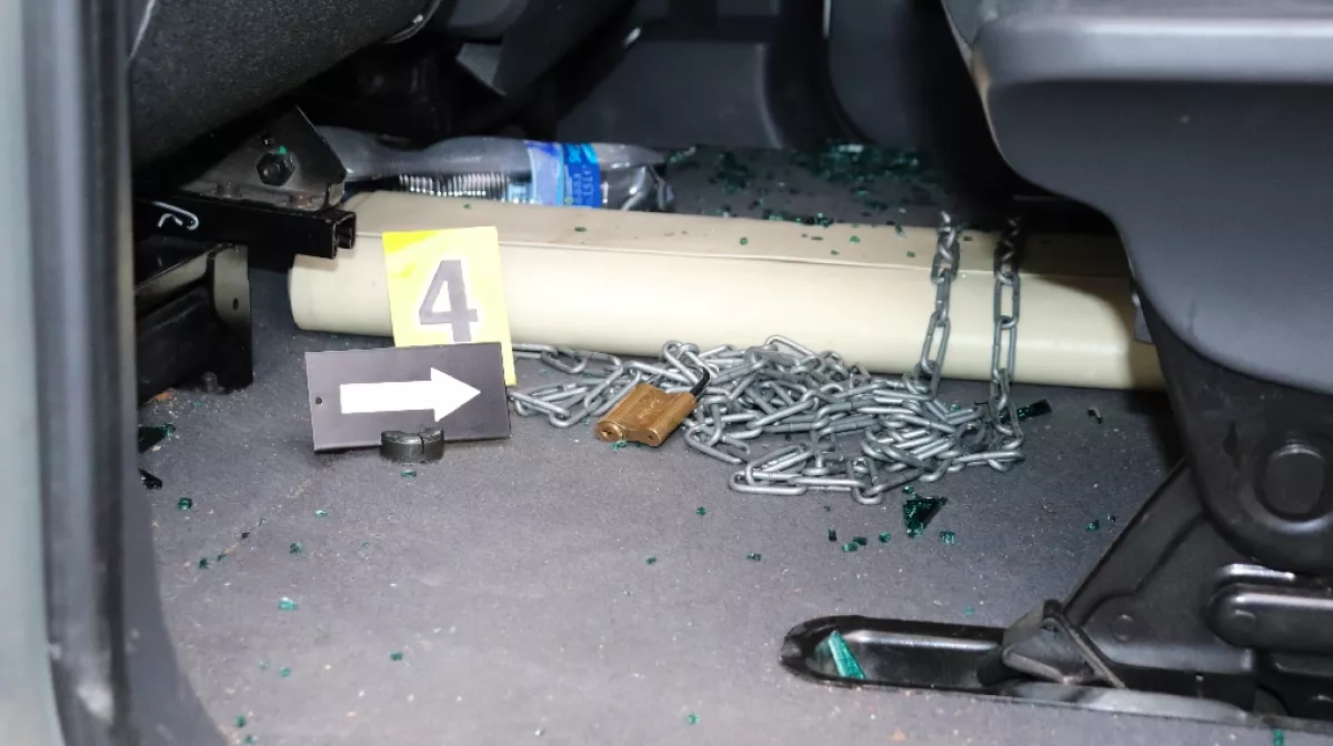 Józsi eljátszotta, hogy alszik és a főnökét várja, de a rendőröket nem tudta átverni - Fotók