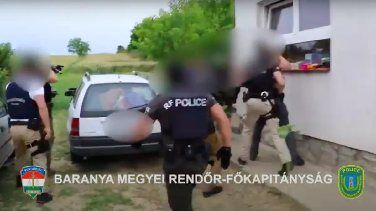 Egy 17 éves lány párját, sógornőjét és anyósát is letartóztatták - döbbenet, mire kényszerítették - Videó