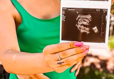 "Hatalmas hírünk van: Kisbabánk lesz!" - posztolta a magyar énekesnő