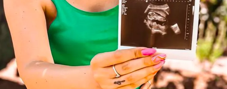 "Hatalmas hírünk van: Kisbabánk lesz!" - posztolta a magyar énekesnő