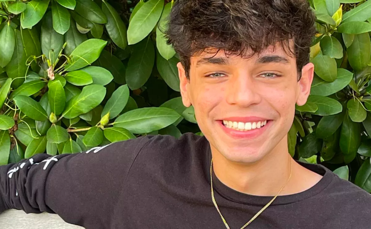 A hüvelykujja miatt lett milliós tábora ennek a fiúnak - Videók csak erős idegzetűeknek!