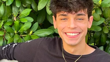 A hüvelykujja miatt lett milliós tábora ennek a fiúnak - Videók csak erős idegzetűeknek!