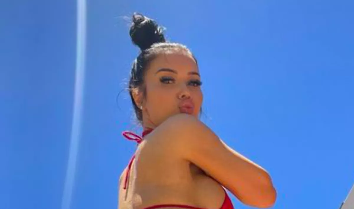 Photoshop baki, vagy szerencsétlen fotó? - Nagy vihart kavar egy bikinis cég képe