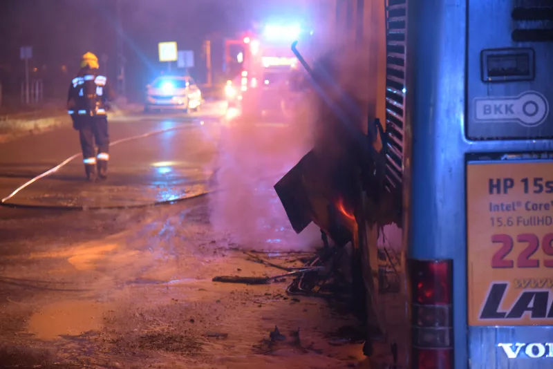 Busz égett az Üllői úton