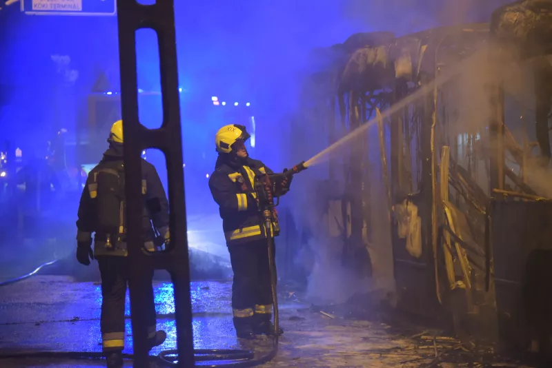 Busz égett az Üllői úton