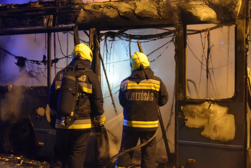 Busz égett az Üllői úton