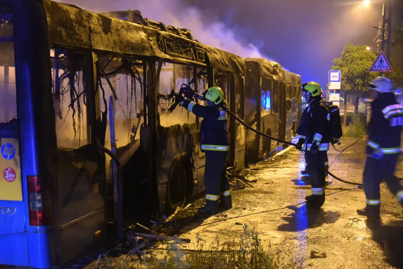 Busz égett az Üllői úton