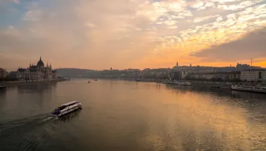 Hajnali fél 5-kor érkezett a hívás a rendőrségre: egy nő sodródik a Duna fővárosi szakaszán