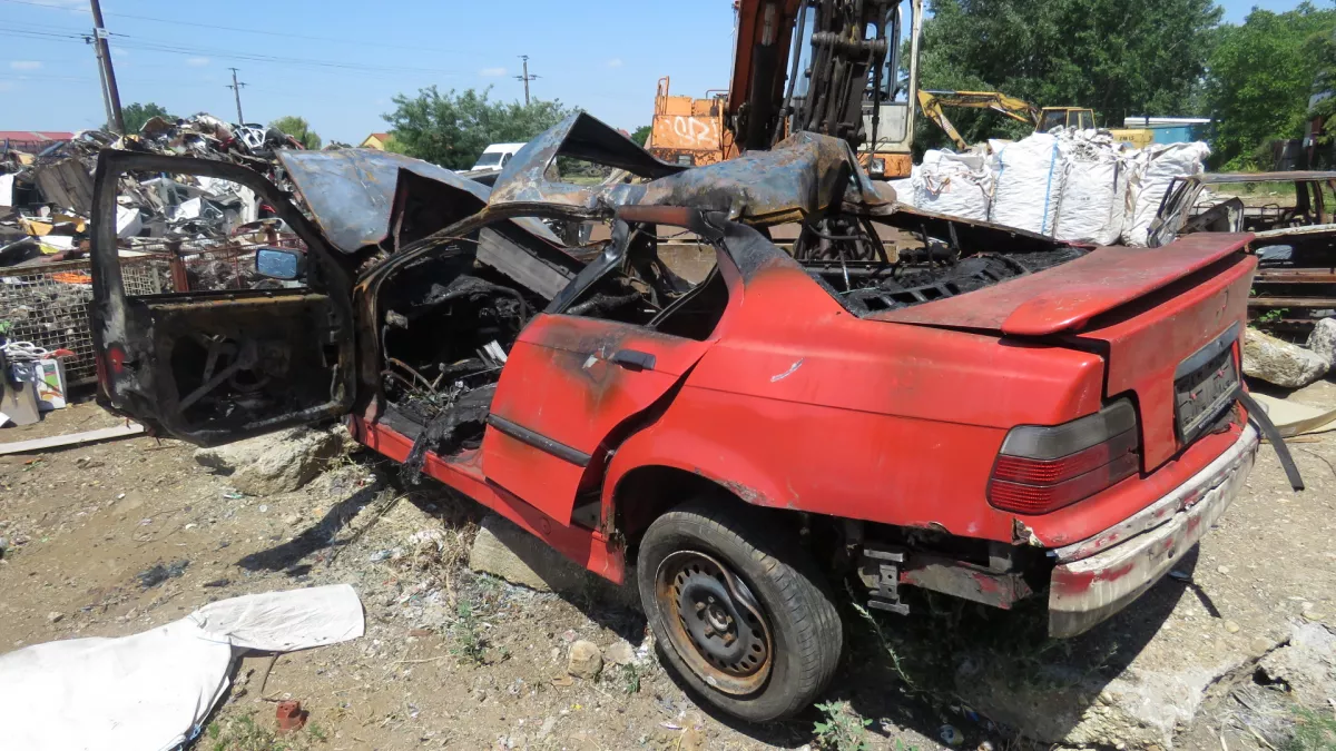 Két kocsit lopott a tibolddaróci férfi, az egyik kigyulladt alatta, a másikban elaludt, aztán... - Fotók