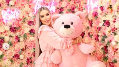 Sokkoló képek: darabjaira esik a Barbie-vá operált Ken baba - Fotók