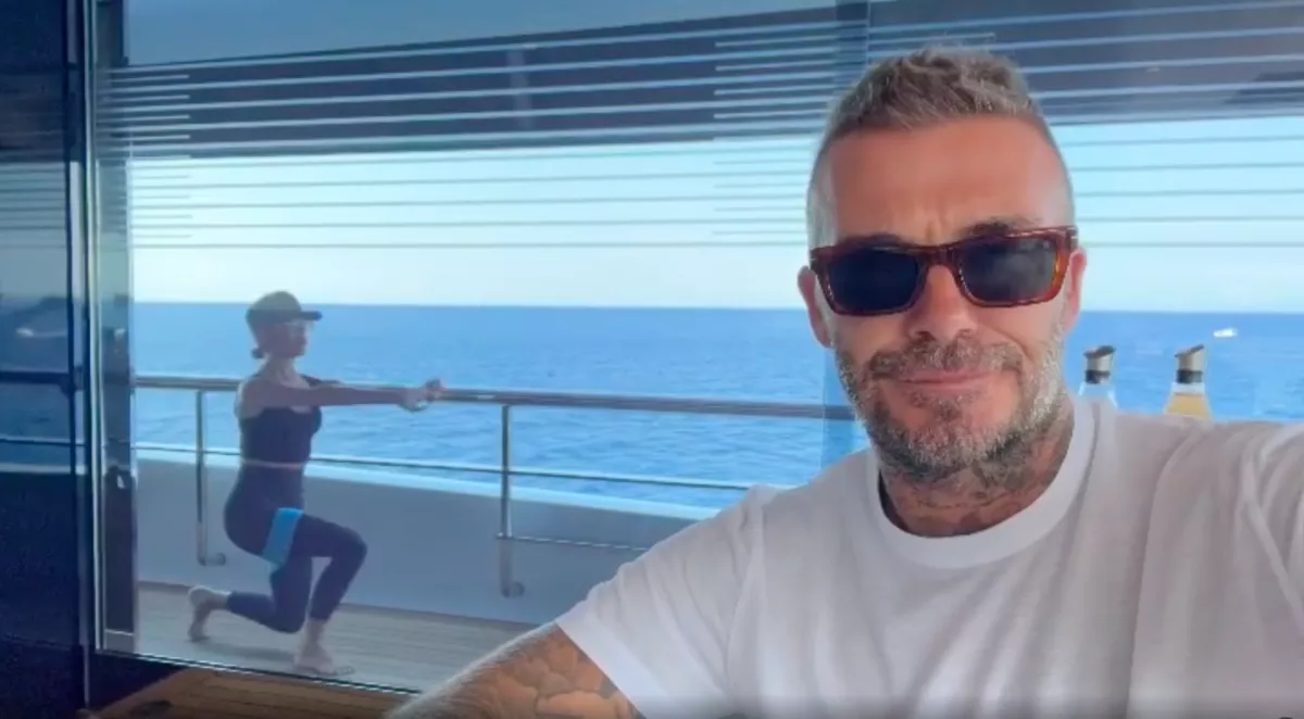 Kínos videókat posztolt feleségéről David Beckham, Victoria pusztító válaszokkal replikázik - Videó