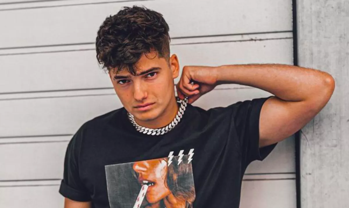 Dobj el mindent! Ez a szexi sztár Marics Peti új szerelme - Intim képeket posztoltak