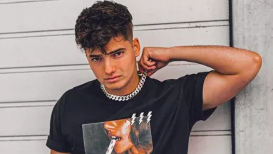 Dobj el mindent! Ez a szexi sztár Marics Peti új szerelme - Intim képeket posztoltak