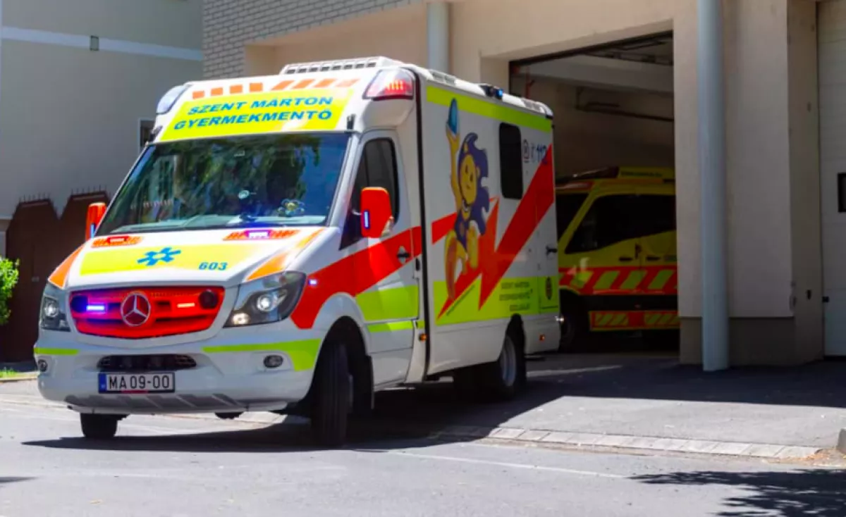 Dráma az M5-ösön: a szülei kezdték el újraéleszteni a 15 éves fiút