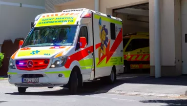 Dráma az M5-ösön: a szülei kezdték el újraéleszteni a 15 éves fiút