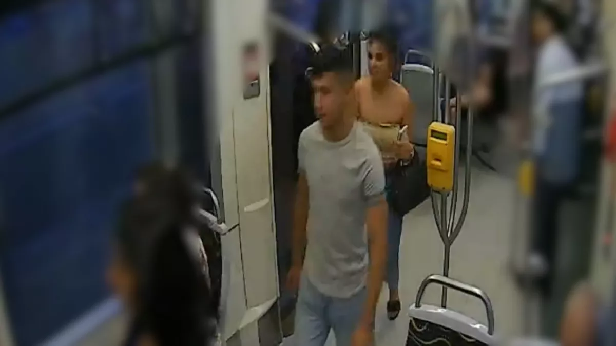 Felismered őket? A 3-as villamoson kötöttek bele, majd bántalmaztak egy nőt - Videó