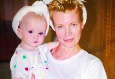 Ilyen cuki kislány volt Kim Basinger lánya - Ma már mindenét megmutatja - Fotók